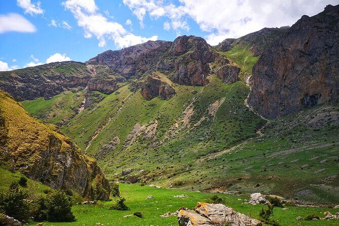 3-Day Hiking & Trekking Tour Remote Villages in Guba Azerbaijan - Day 1: Baku-to-Guba drive, then Eh Yolu to Griz Village