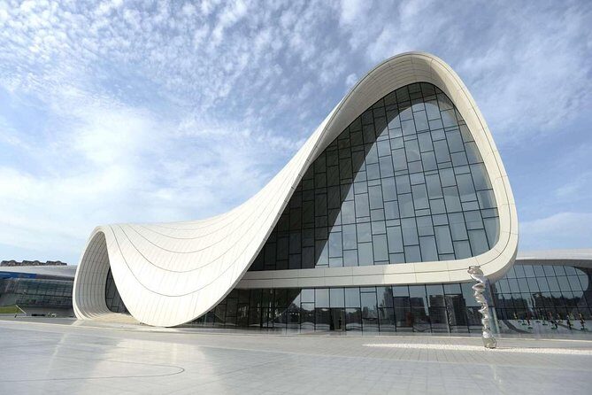 4 Days Tour: Airport Pickup + Old City + Night Tour + Day Trip Baku + Gabala - Getting oriented fast: Airport pickup and your first Baku night