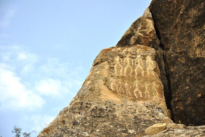 4 Days Tour: Airport Pickup + Old City + Night Tour + Day Trip Baku + Gabala - Old City walking time: getting the real Baku rhythm