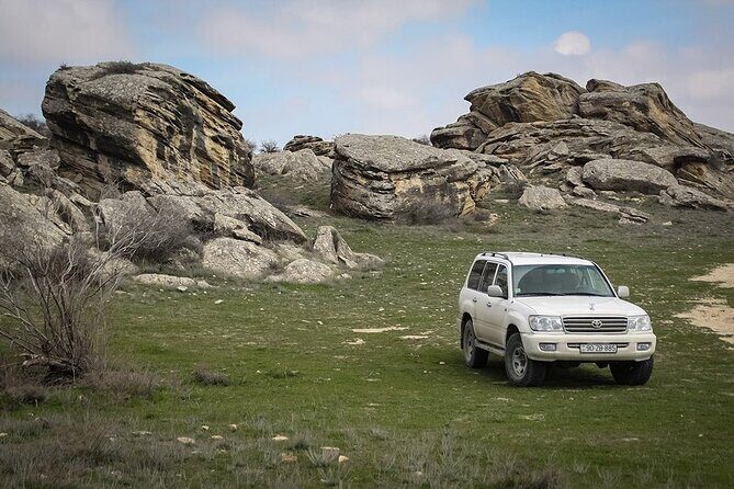 4x4 Jeep Tour - Secrets of Gobustan and Mud Volcanoes - Morning Start: Baku Pickup and a Quick “Before You Leave Town” Stop