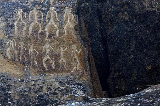 All inclusive! Qobustan, Mud Vulcano, Ateshgah & Yanardag Fire Mountain Tour - Ateshgah Fire Temple: why the fire mattered before Surakhani