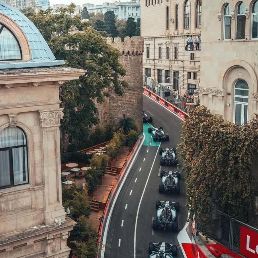 Baku City Tour: Explore the Heart of Azerbaijan - Starting at Gosha Gala Gapysy and Getting Your Bearings