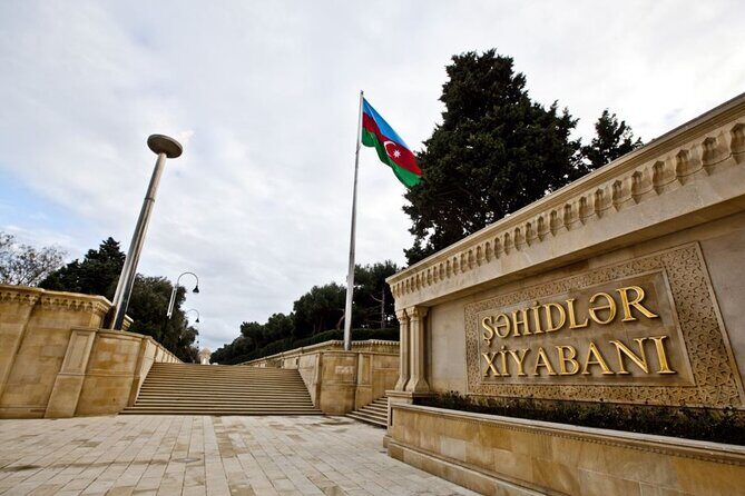 Baku City Tour with Guide Admission Include - Meeting at Gosha Gala Gapysy and planning your comfort