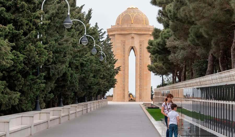 Baku: Gobustan & Absheron Group Tour + Lunch & Tickets inc - Key Things That Make This Tour Worth It
