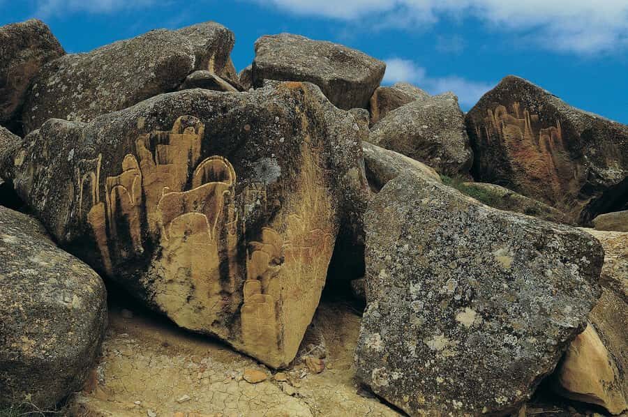 Baku: Gobustan/Absheron guided tour with lunch and tickets - First Oil Well: oil history without the museum dust