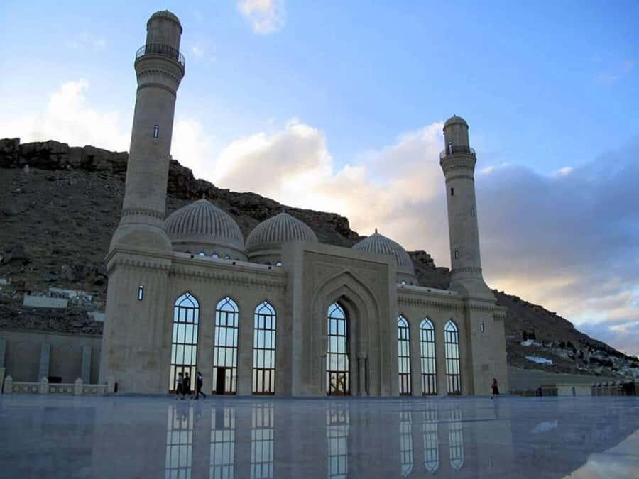 Baku: Gobustan/Absheron guided tour with lunch and tickets - Bibi-Heybat Mosque: the view into faith and architecture
