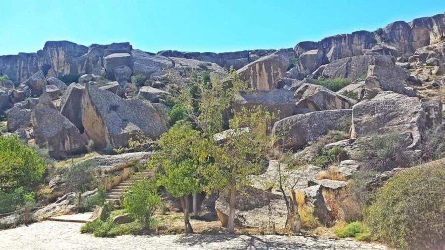 Baku: Gobustan-Absheron Tour with Hotel PICK UP and DROP OFF - Ateshgah Fire Temple: the site where fire pulled people in