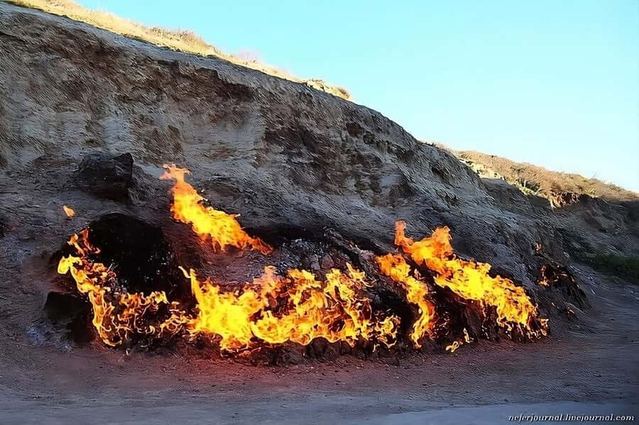 Baku: Gobustan & Absheron Trip - Yanar Dag (Yanardag Fire Mountain): flame + history in one stop