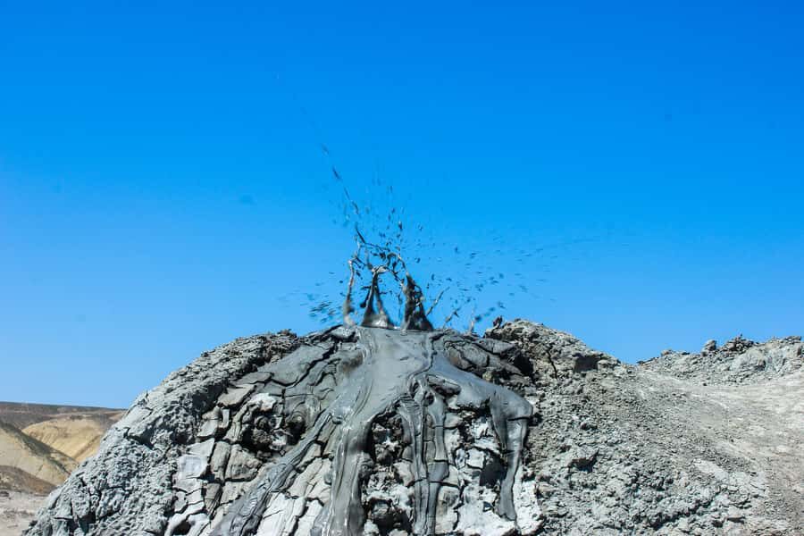 Baku: Gobustan, Mud Volcanoes, Ateshgah, and Yanardag Tour - Gobustan rock art: 6,000+ drawings and caves with a guide