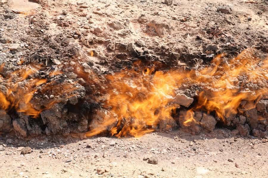 Baku: Gobustan, Volcanoes, Fire Temple and Yanardag Day Trip - Guides and the small details that make the day work