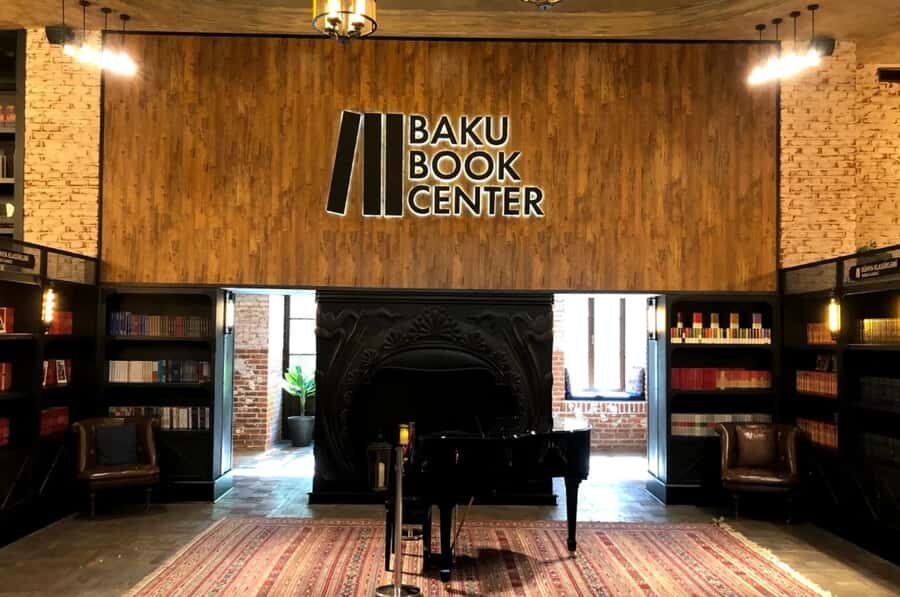 Baku Guided Night Tour - National Boulevard along the Caspian Sea: the easy night stroll