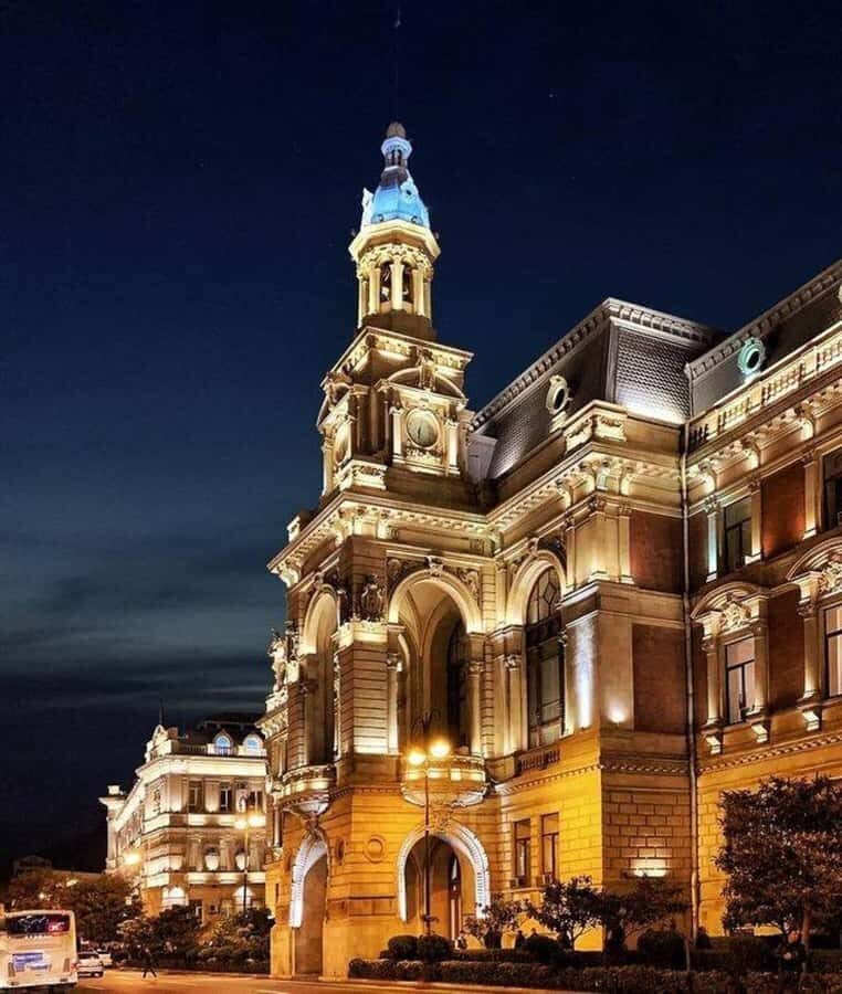 Baku Historical and modern tour in 2-3 hours+FREE Night tour - Mini Venice and the funicular ride for extra variety (when selected)