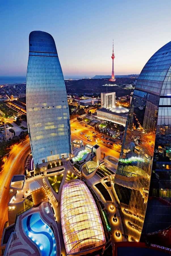 Baku: Light-Up Baku Walking Evening Tour - A 4-hour evening loop that keeps Baku’s energy moving