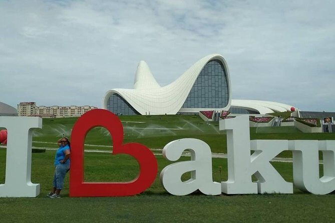 Baku Modern City & Old Town Private Tour - Heydar Aliyev Cultural Center: Zaha Hadid’s Baku Landmark