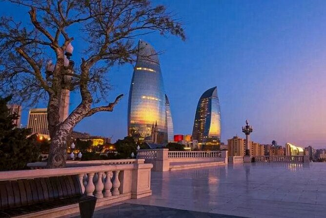 Baku Night City Tour Discover the Magic of Illuminated Landmarks - How the route flows: seeing a lot without feeling chaotic