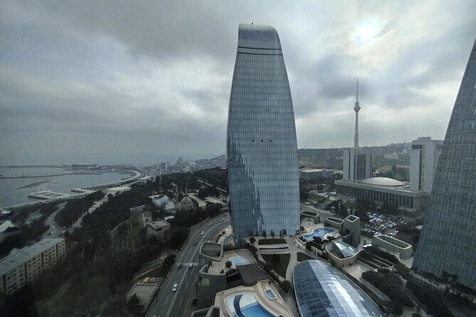 Baku Night Panoramic tour - Heydar Aliyev Cultural Centre: 20 Minutes Outside and Ready for Photos