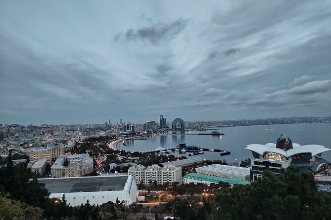 Baku Night Panoramic tour - Baku Boulevard: The Long Waterfront Walk (and Little Venice as an Option)