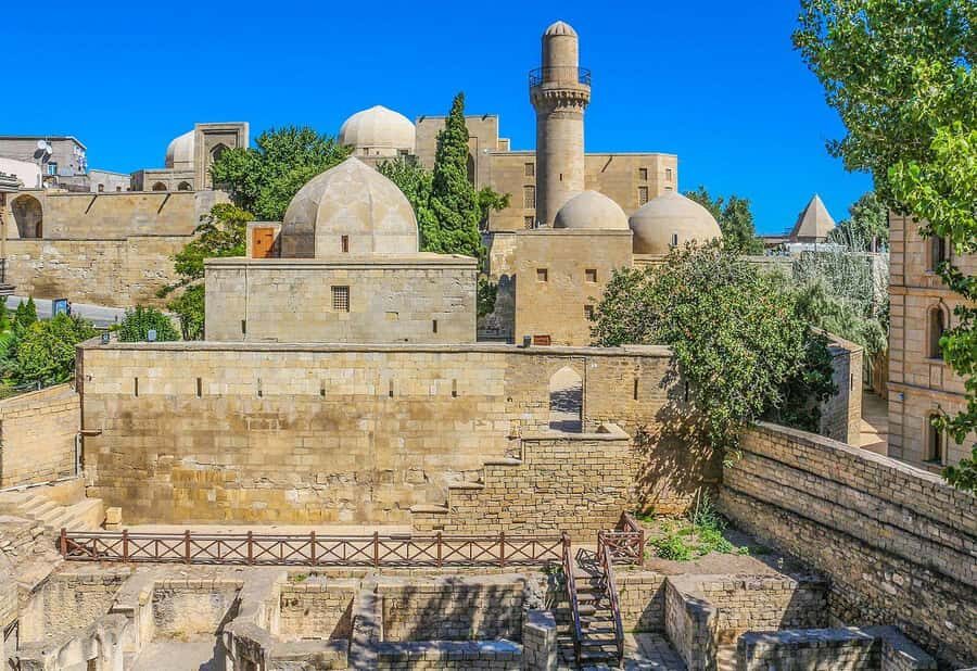 Baku: Old City Guided Walking Tour - Shirvanshahs’ Palace: Divanhane, Mausoleums, and Sacred Details