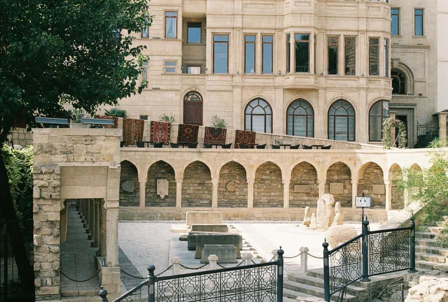 Baku Old City Wonders: A Walking Tour Through Time - Entering The Double Gates and Getting Oriented in 15 Minutes