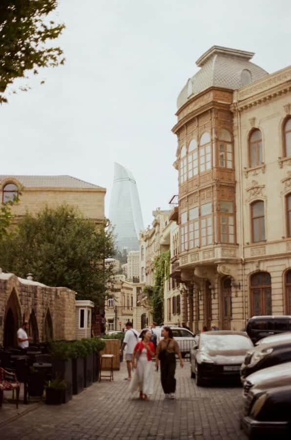 Baku Old City Wonders: A Walking Tour Through Time - Aliage Vahid Monument and City Walls: Poetry and Strategy in the Same Breath
