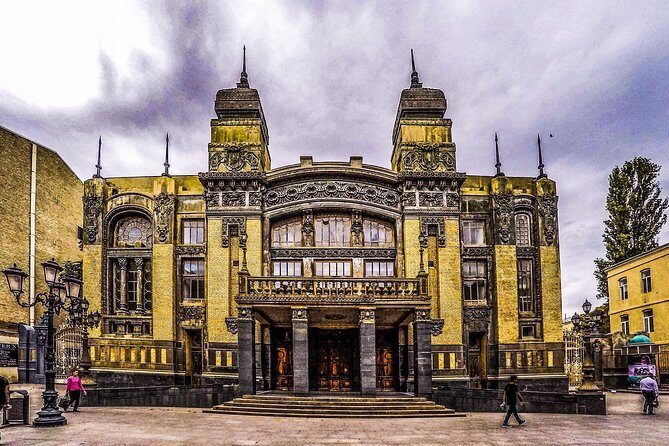 Baku Soviet Architecutre Gudied Walking Tour - What makes it more than photos and facts