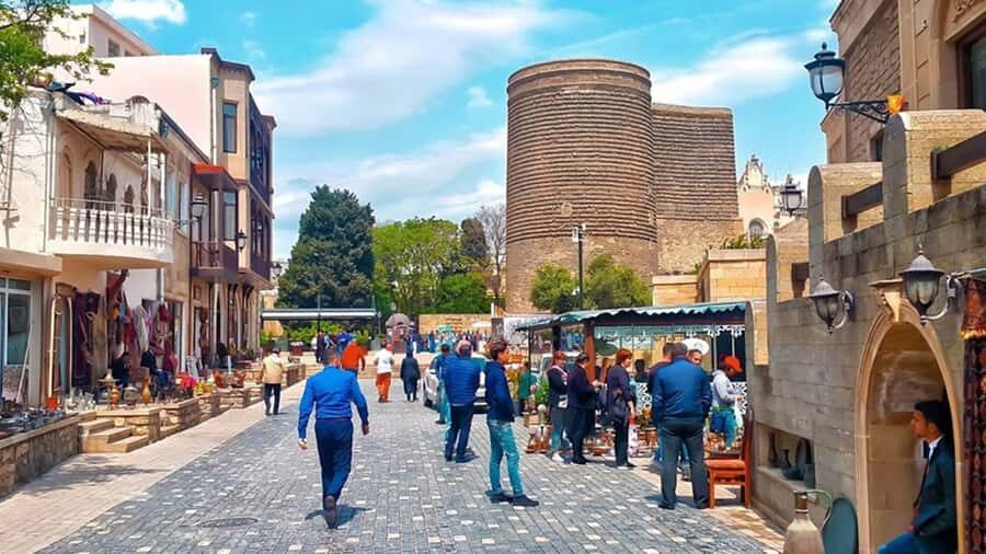 Baku: Stunning Walking Tour of Historical and Modern City - Baku Boulevard: Sea-Air Stroll and Modern City Energy