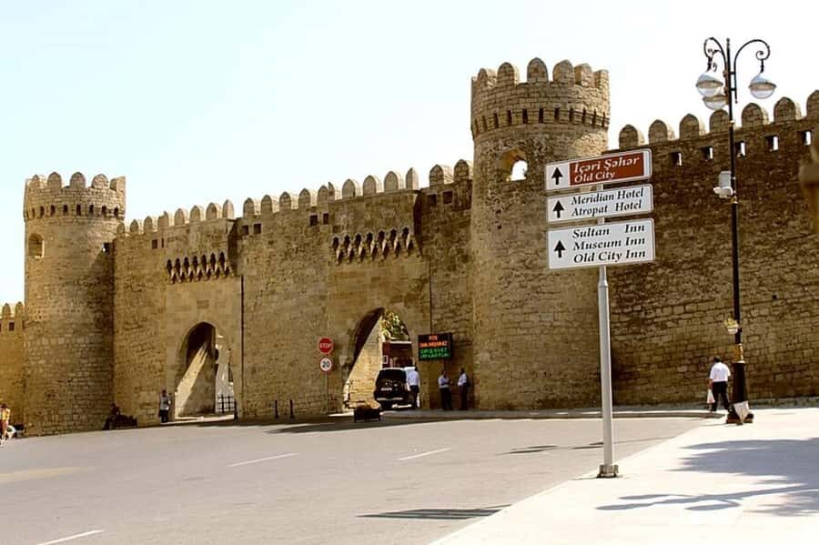Baku: The Best 5 Sightseeing Spots Gobustan + Old City Tour - Ateshgah Fire Temple: Zoroastrian Heritage in Stone