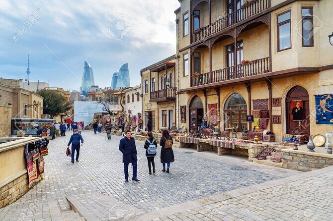Baku Walking Tour (Old City) - Monument to Lovers and Cats: A Charming Pause That Actually Fits the Story
