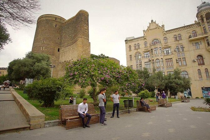 BAKU WALKING tour with the best STREET FOOD and DRINK tasting - Old Town history inside the walls on your way back