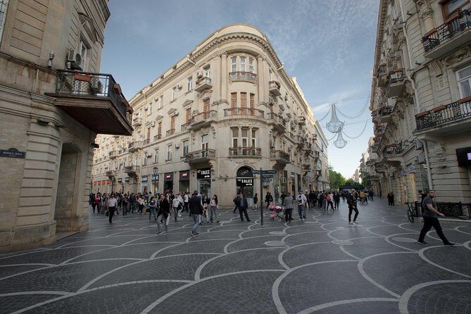 BAKU WALKING tour with the best STREET FOOD and DRINK tasting - Tour style, group setup, and how to get the best experience