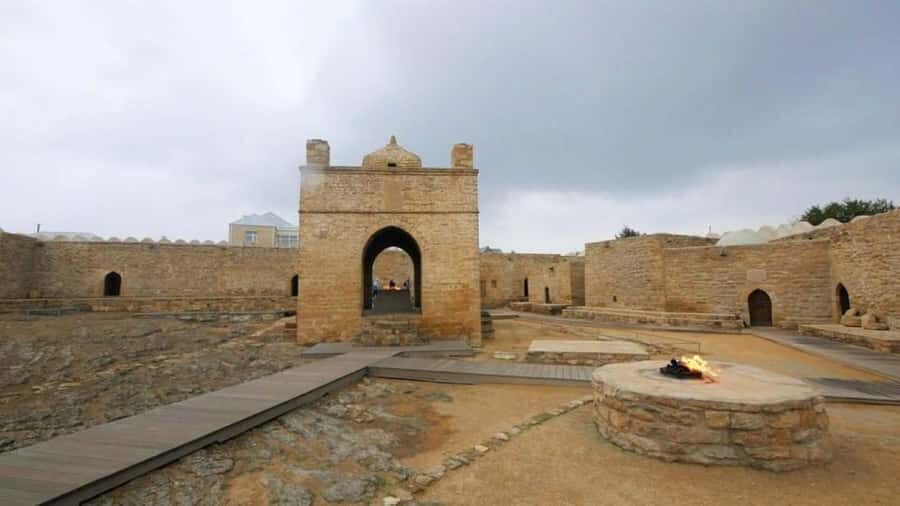 Baku:Gobustan Mud Volcanoes Temple & Entry tickets included - Lunch stop: what to expect and how to use it well