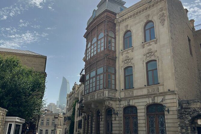 Baku's Ancient Heart - Legends break the pattern: Lovers and Cats