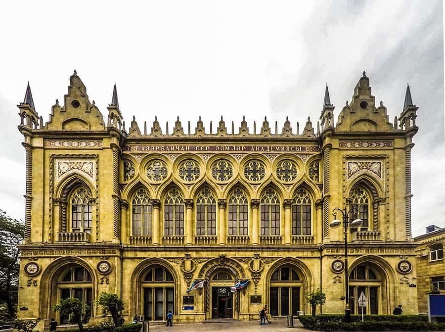 Best of Baku: 4-Hour City Tour Historic and Modern Landmarks - First stop views: Highland Park and Flame Towers without the delay
