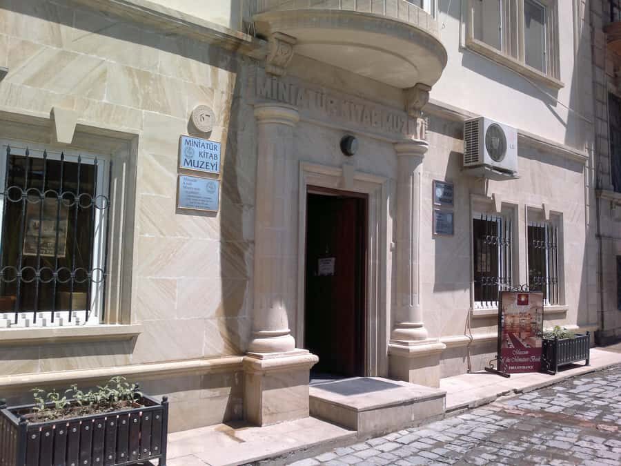 Best of Baku: 4-Hour City Tour Historic and Modern Landmarks - Philharmonia Garden and Philharmonic Hall: neoclassical calm in a busy route