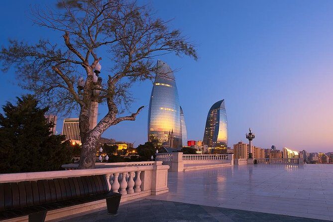 City Tour in Baku - Nizami Street and Fountain Square: a short central stroll with real-world energy
