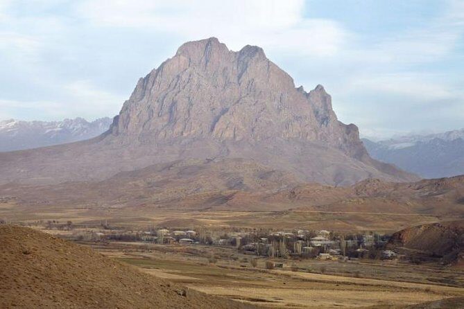 Day Tour from Nakhchivan to Alinja Castle, Ashabi Kahf and Khanegah Tomb - Alinja Castle: the climb, the views, and why the ticket matters