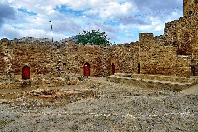Fire Temple and Fire Mountain Tour - Stop 2: Yanar Dag, the endless flame on the hillside