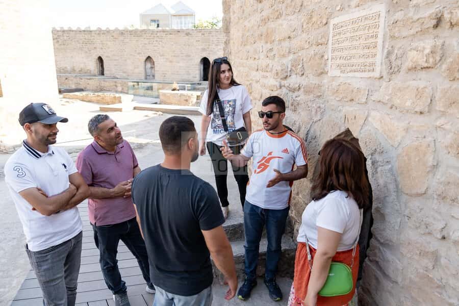 From Bakü: Sightseeing - Ateshgah - Yanardag - Gobustan - Yanardag Fire Mountain: where the eternal flame feels oddly real