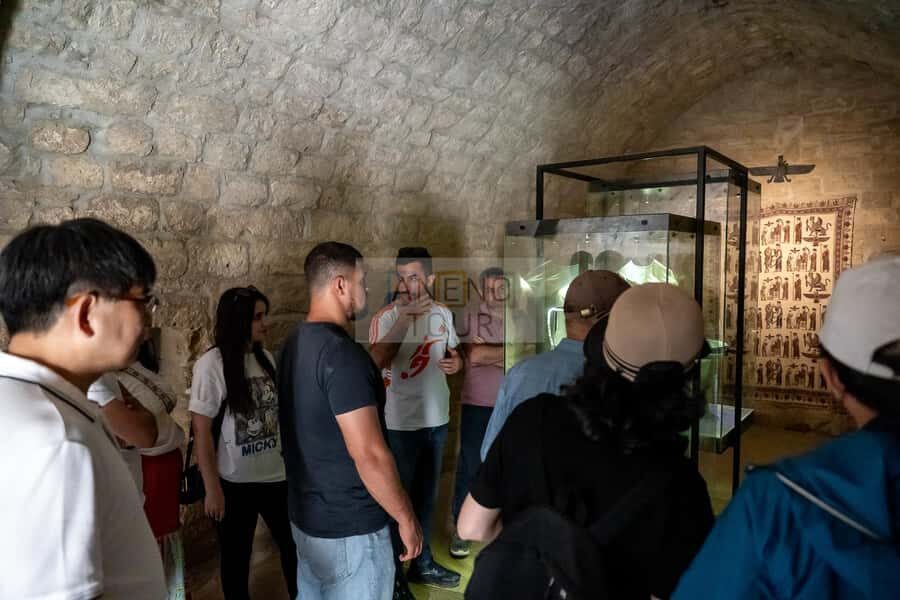 From Bakü: Sightseeing - Ateshgah - Yanardag - Gobustan - Modern Mars mud volcanoes: the strange extra that fits this theme