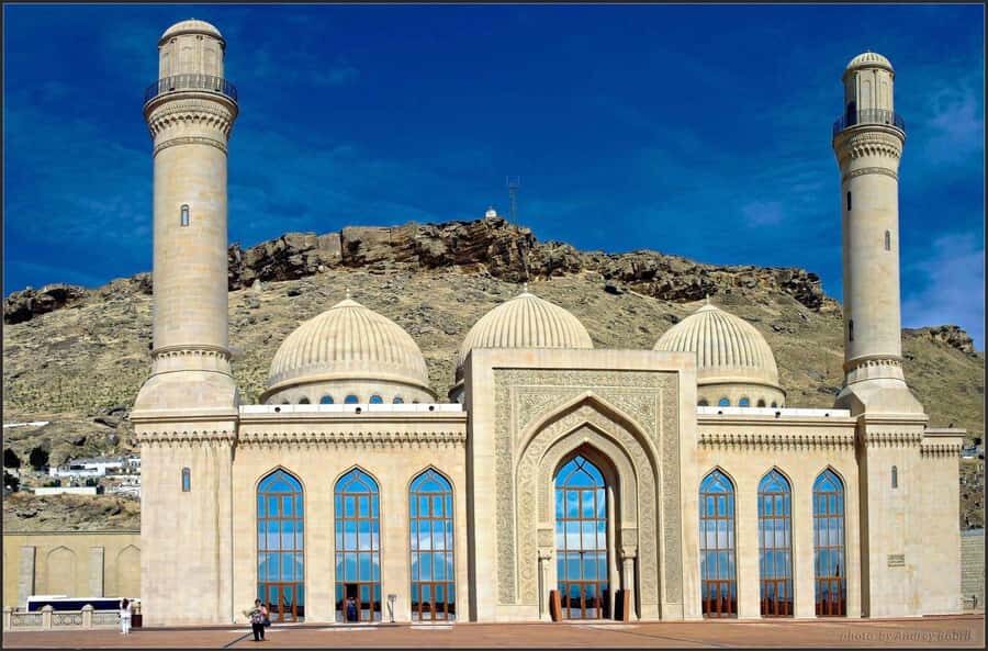 From Baku: Yanar Dag, Gobustan and Absheron Day Trip - Ateshgah Fire Temple on Absheron: where worship meets gas