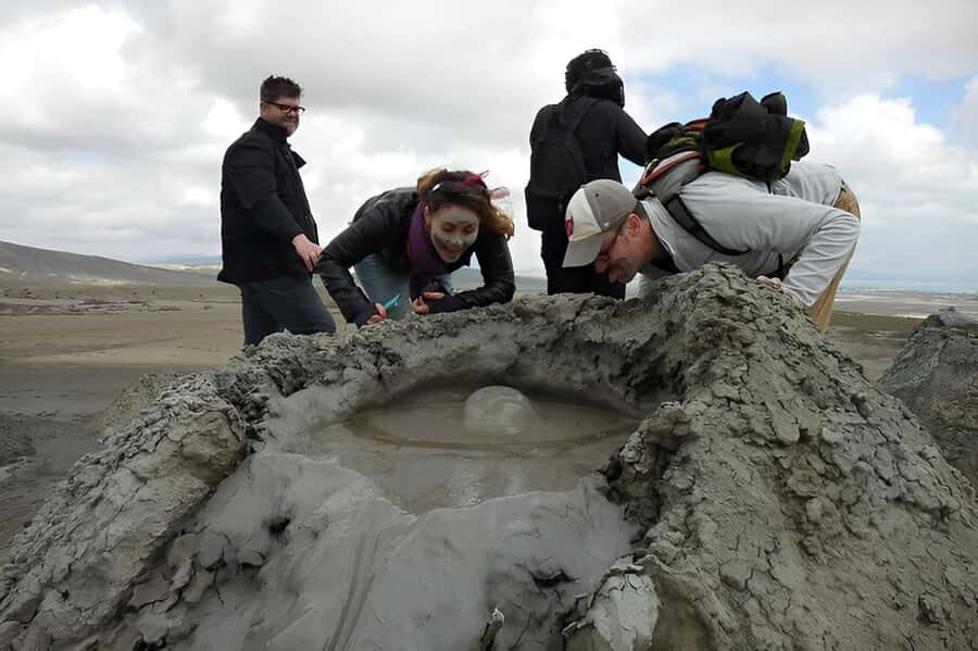 Gobustan and Fire temple Tour with Italian speaking guide - Lunch and timing: where the 8 hours feels tight