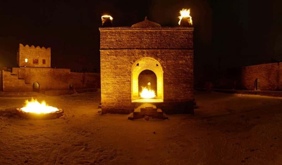 Gobustan and Fire temple Tour with Italian speaking guide - Bibiheybat Mosque: a calm first chapter before the spectacle