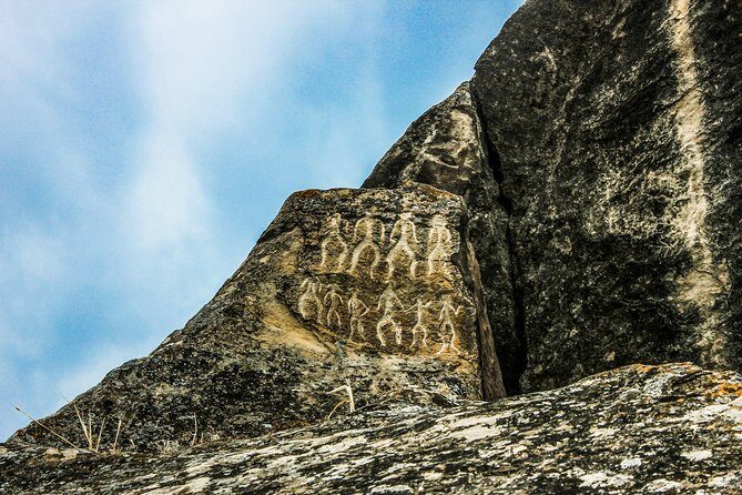 Gobustan and Mud volcanoes PRIVATE TOUR - Timing that fits a half-day: a clear flow from museum to landscape