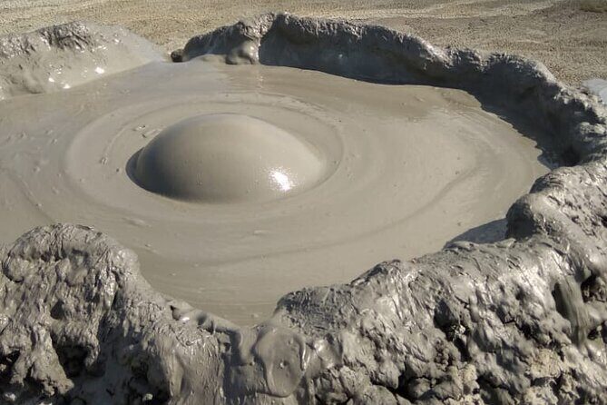 Gobustan Rock Art and Mud volcanoes PRIVATE TOUR - Guide style: what makes it feel smooth in real life