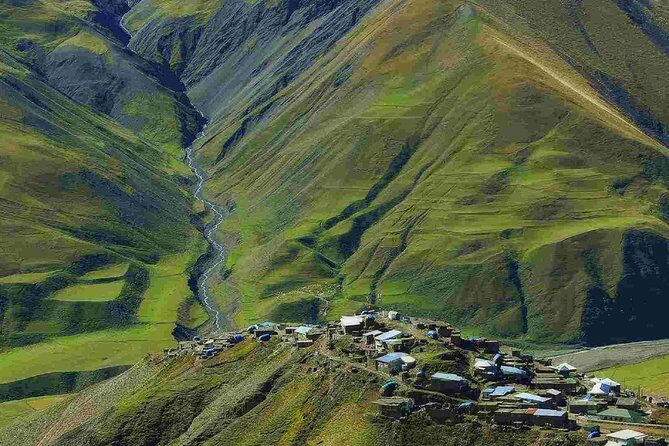 Khinalig - Gleykhudat 1 day hiking tour - Khinalig village stop: why this place draws hikers