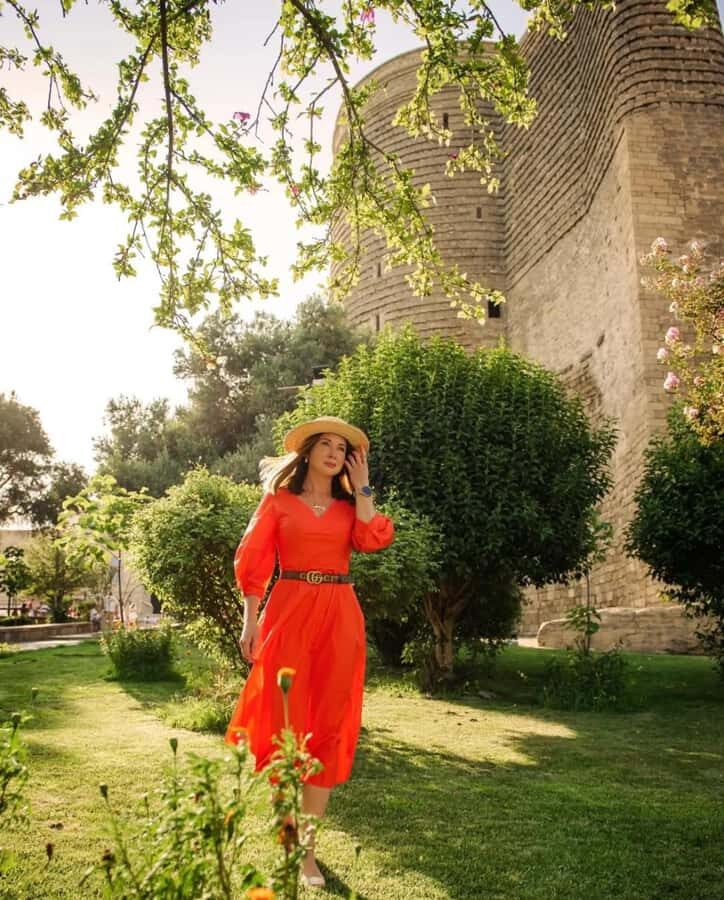 Private Baku Old City Photoshoot - Languages, local style, and working with Ayaz