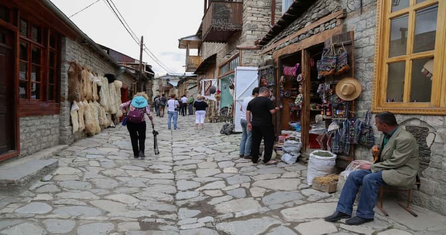 Private Tour to Shemakhi & Lahij From Baku - Morning drive: Maraza’s Diri Baba Mausoleum stop
